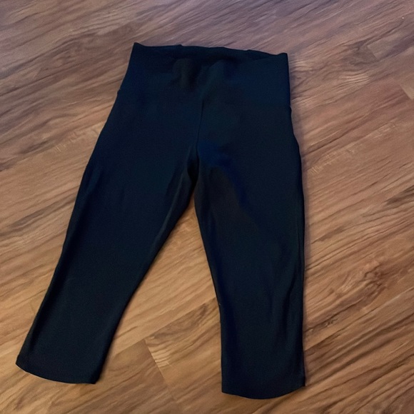 Black Lululemon Train Times High Rise Crop 21” - Picture 2 of 5